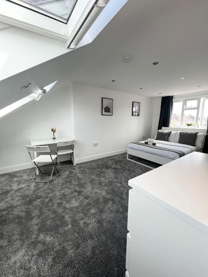 Pensión Stunning Flat In Greater *